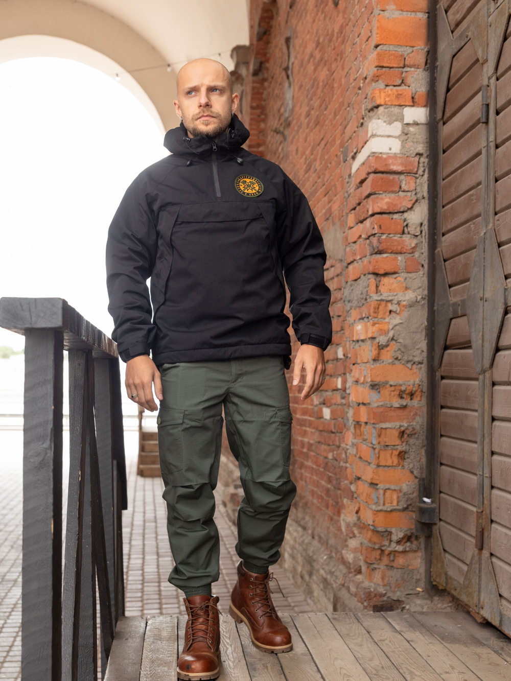 Black insulated windbreaker-anorak