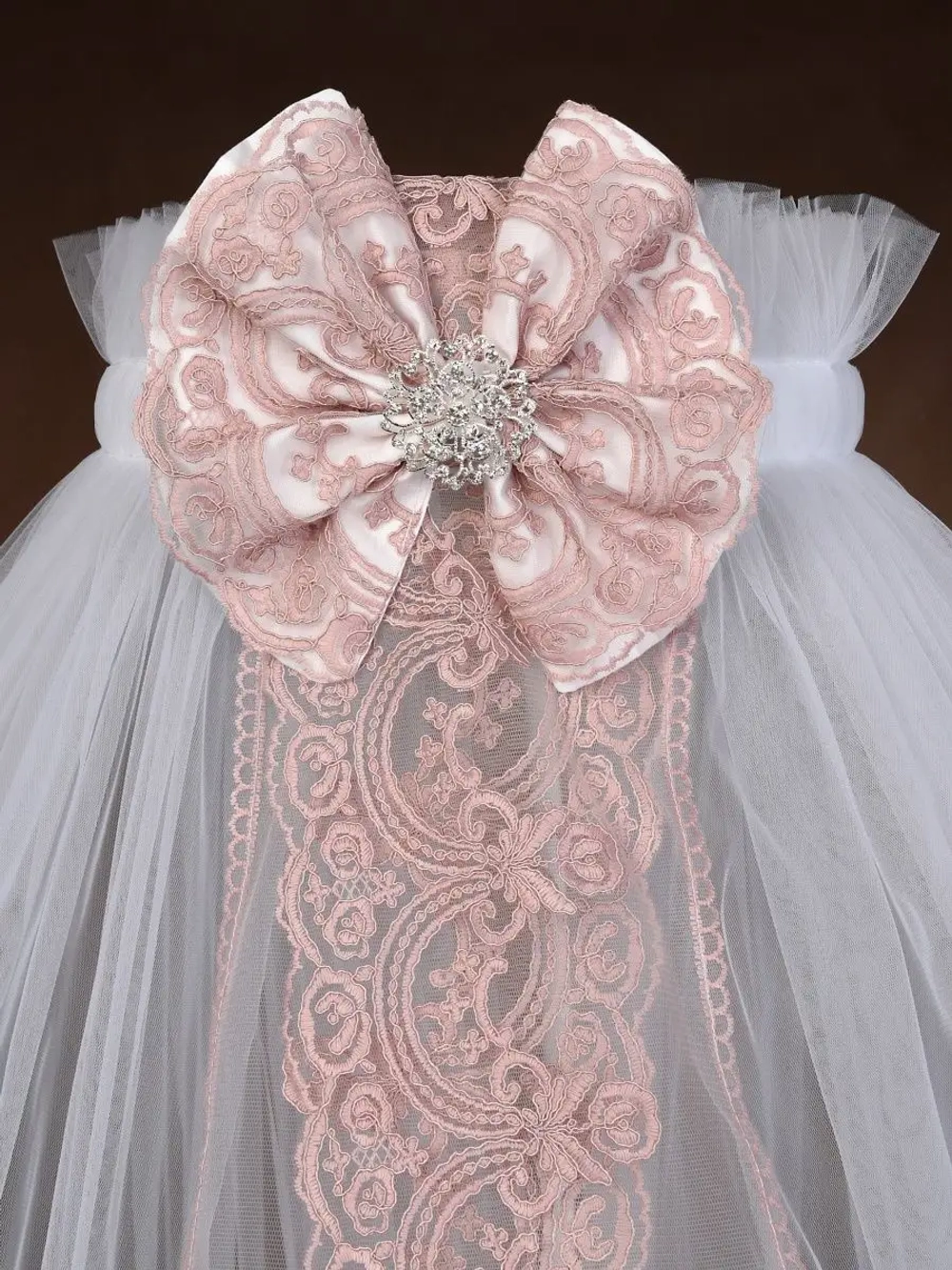 Балдахин с кружевом и брошью "Версаль"