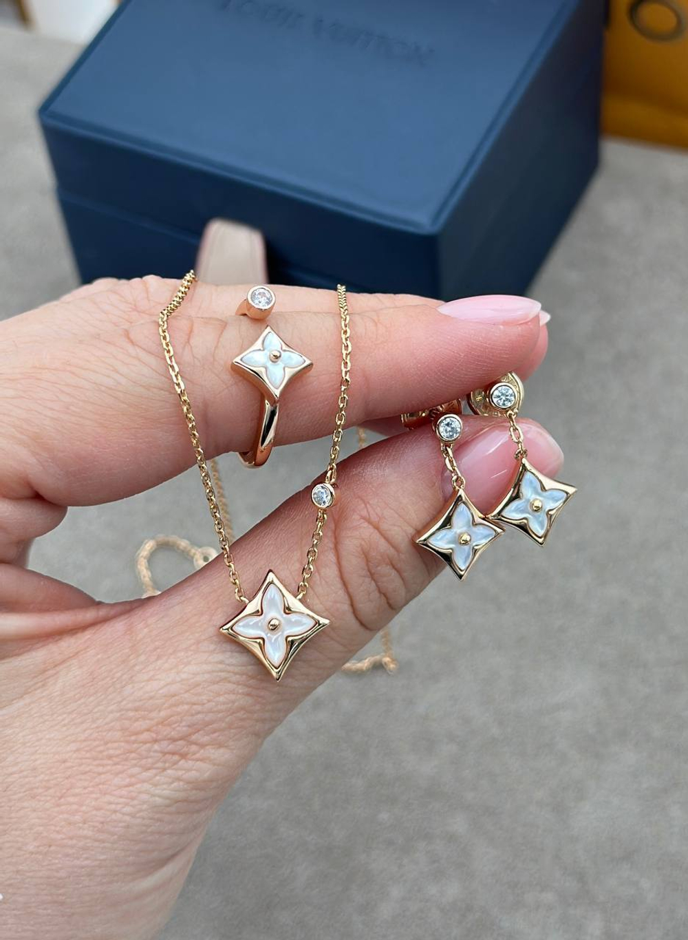 Серьги Louis Vuitton