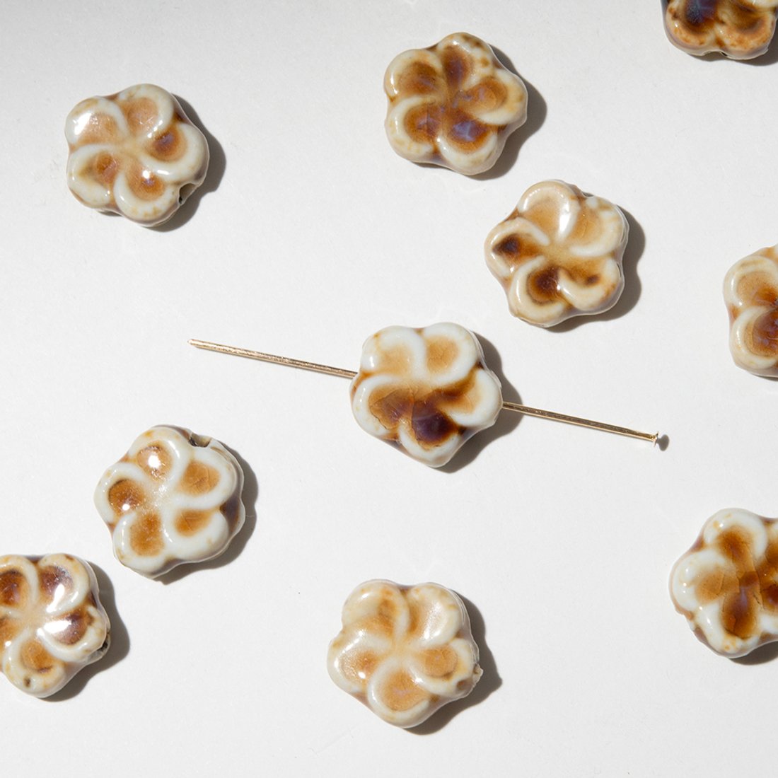 Бусина в форме цветка, 15,5*6мм, кофейно-молочная, глазурированный фарфор