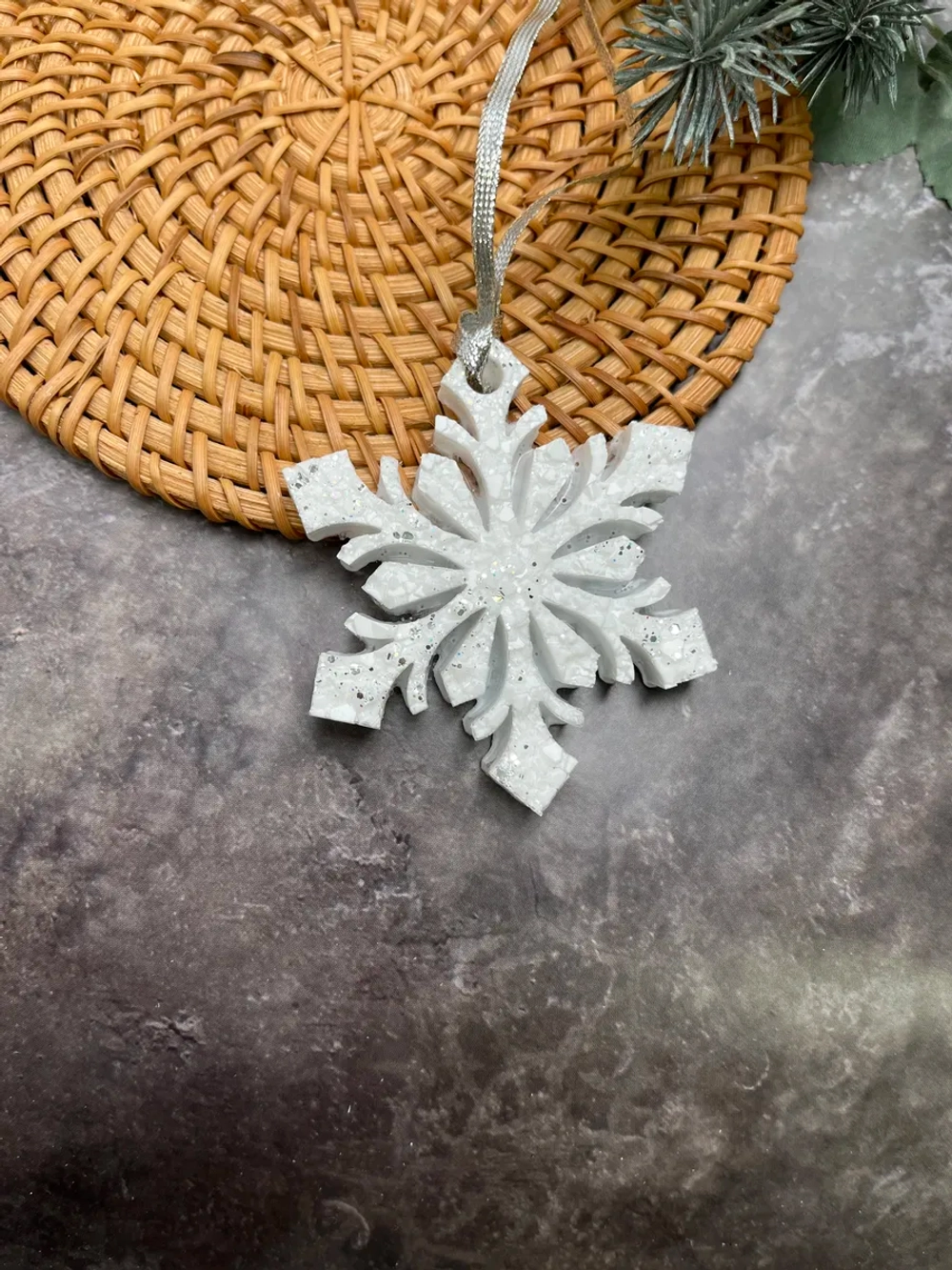 Новогодняя елочная игрушка Снежинка