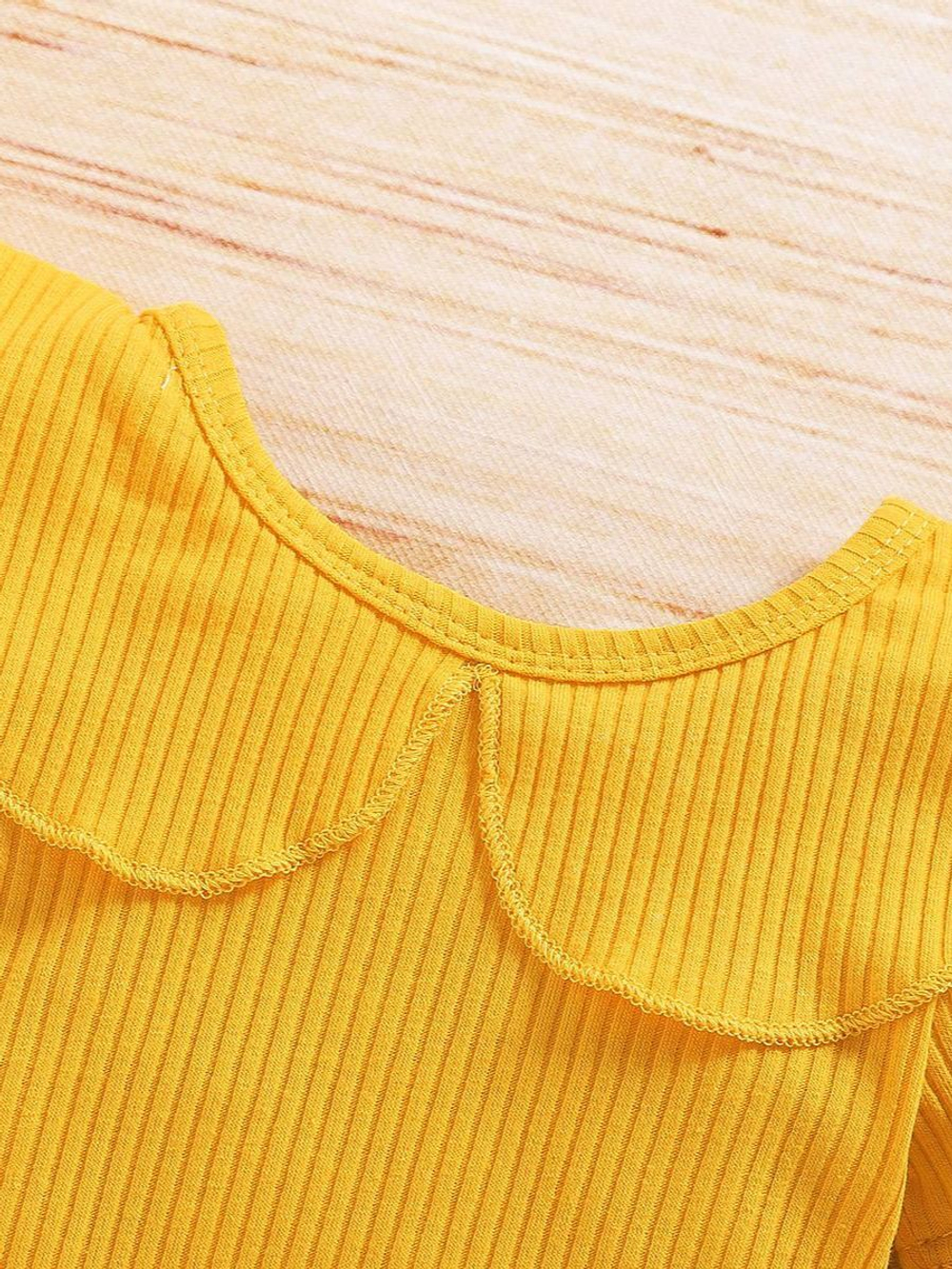 Летний костюм для девочки нарядный