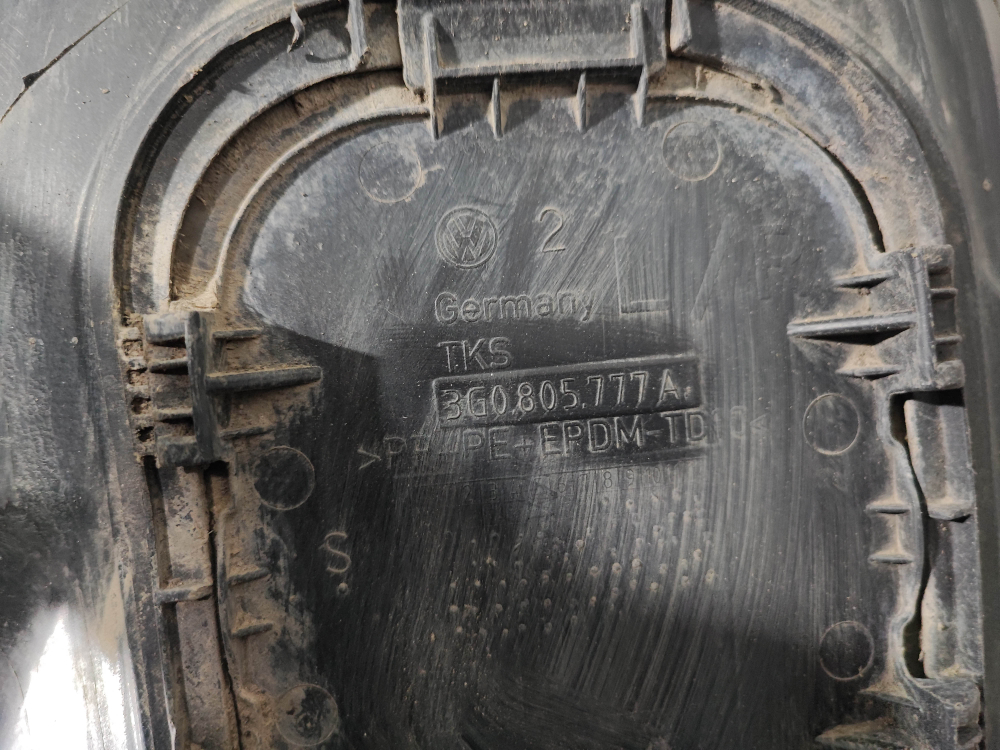 Подкрылок передний правый Volkswagen Passat B8 14-нв Б/У Оригинал 3G0805970F