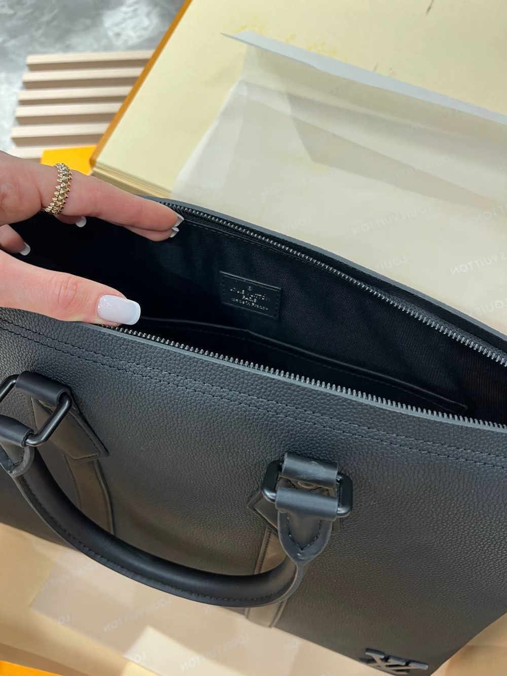 Портфель Louis Vuitton