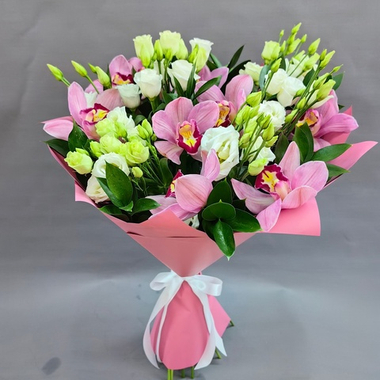 Авторский букет с орхидеями и эустомами