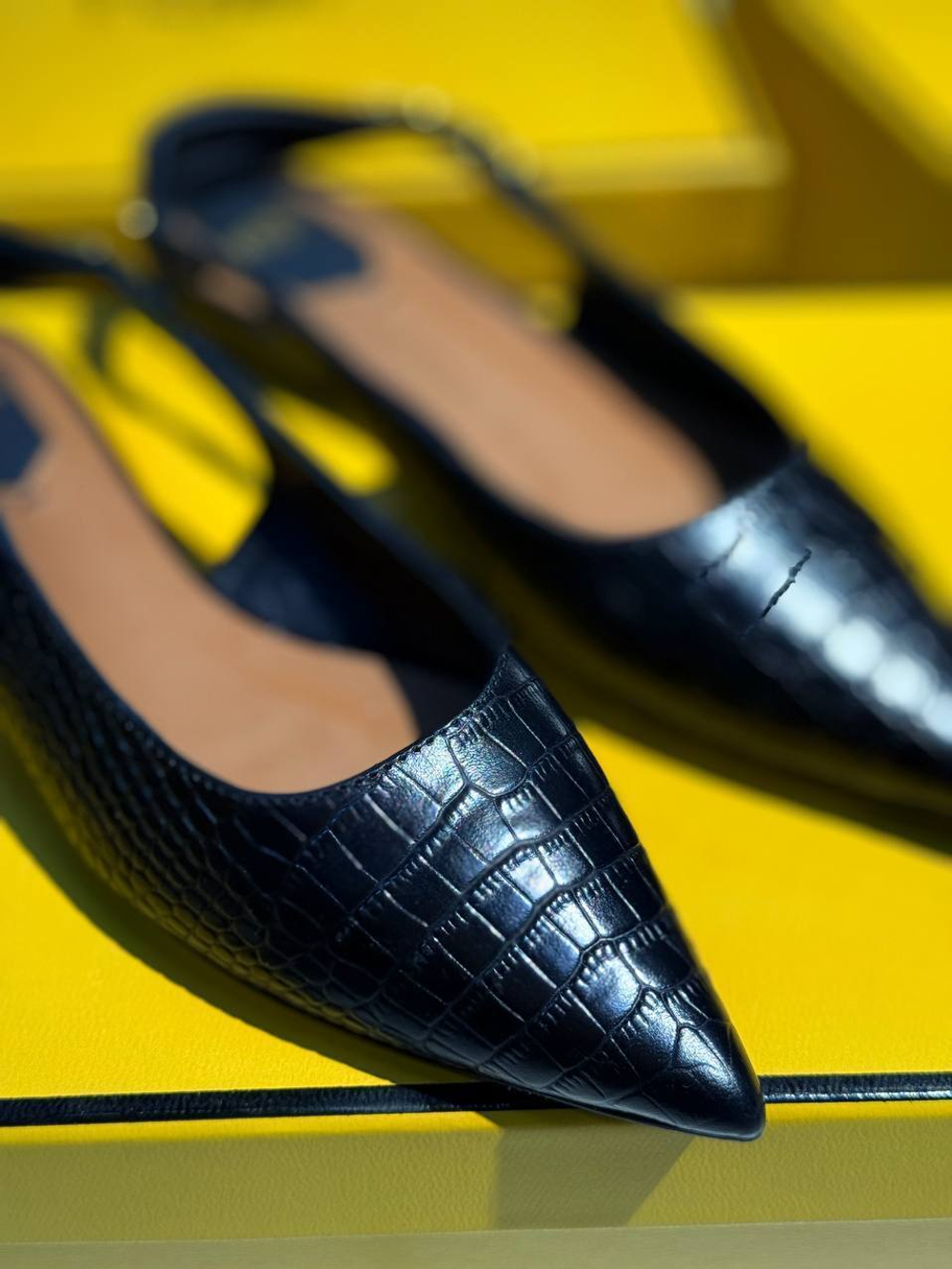 Босоножки Fendi
