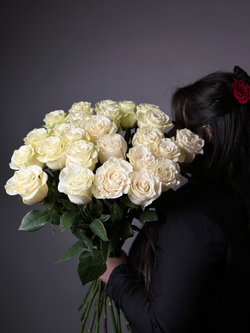 25 Белых роз сорт «MONDIAL» (Эквадор)
