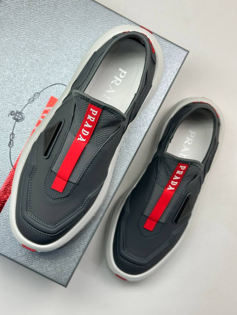 Кроссовки Prada
