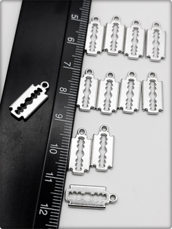 Подвески для рукоделия "Лезвия серебристые".