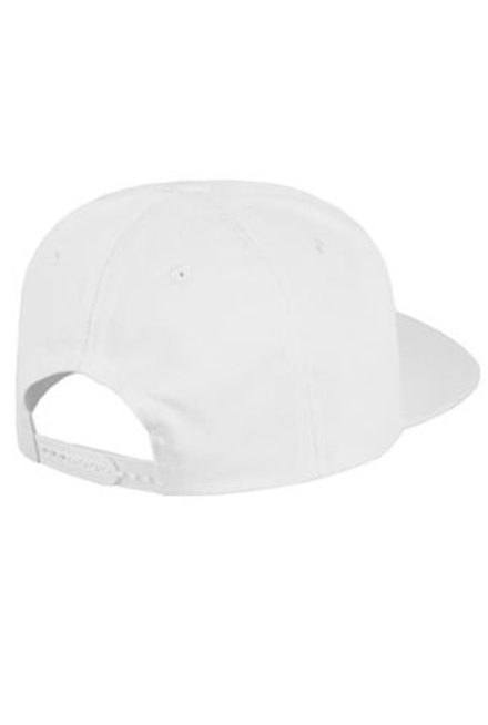 Бейсболка белая с прямым козырьком и застежкой сзади