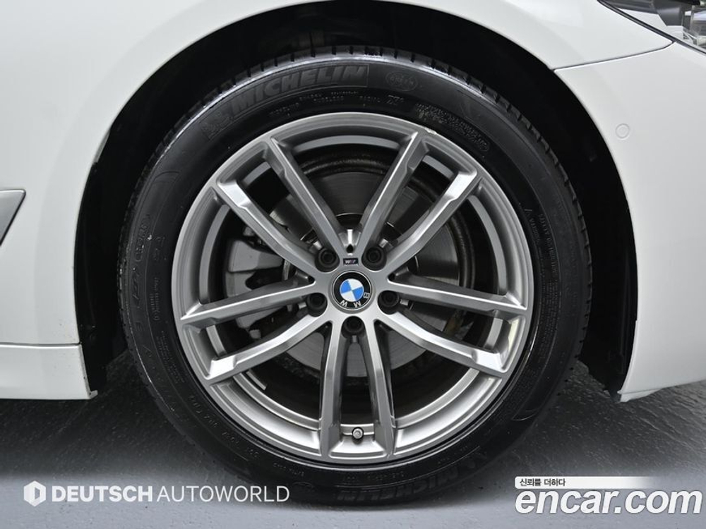 BMW 5 Series (G30) 520i M Sports (07.2020)