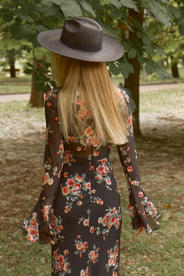 Платье со шлейфом рукав волан