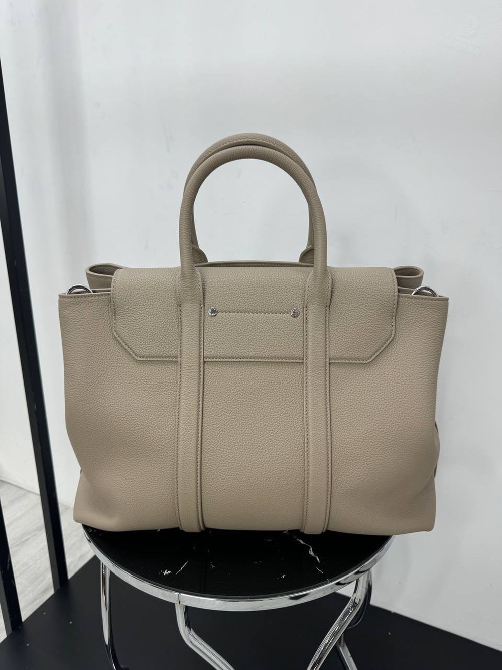 Деловая сумка Louis Vuitton Georges Tote MM