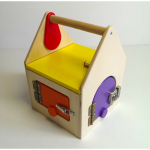 Домик с дверцами и замочками