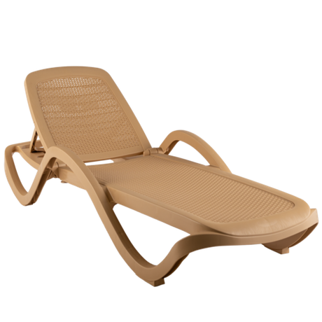 Шезлонг пластиковый с подлокотниками "Капри" (Имитация плетения). Цвет: Бежевый