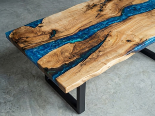 Стол из массива со смолой