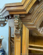 Старинная витрина