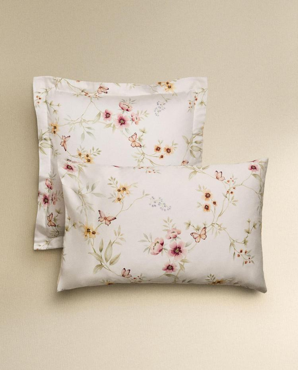 ZARA HOME НАВОЛОЧКА ИЗ САТИНА С ЦВЕТОЧНЫМ ПРИНТОМ, ЖЕЛТОВАТО-БЕЛЫЙ
