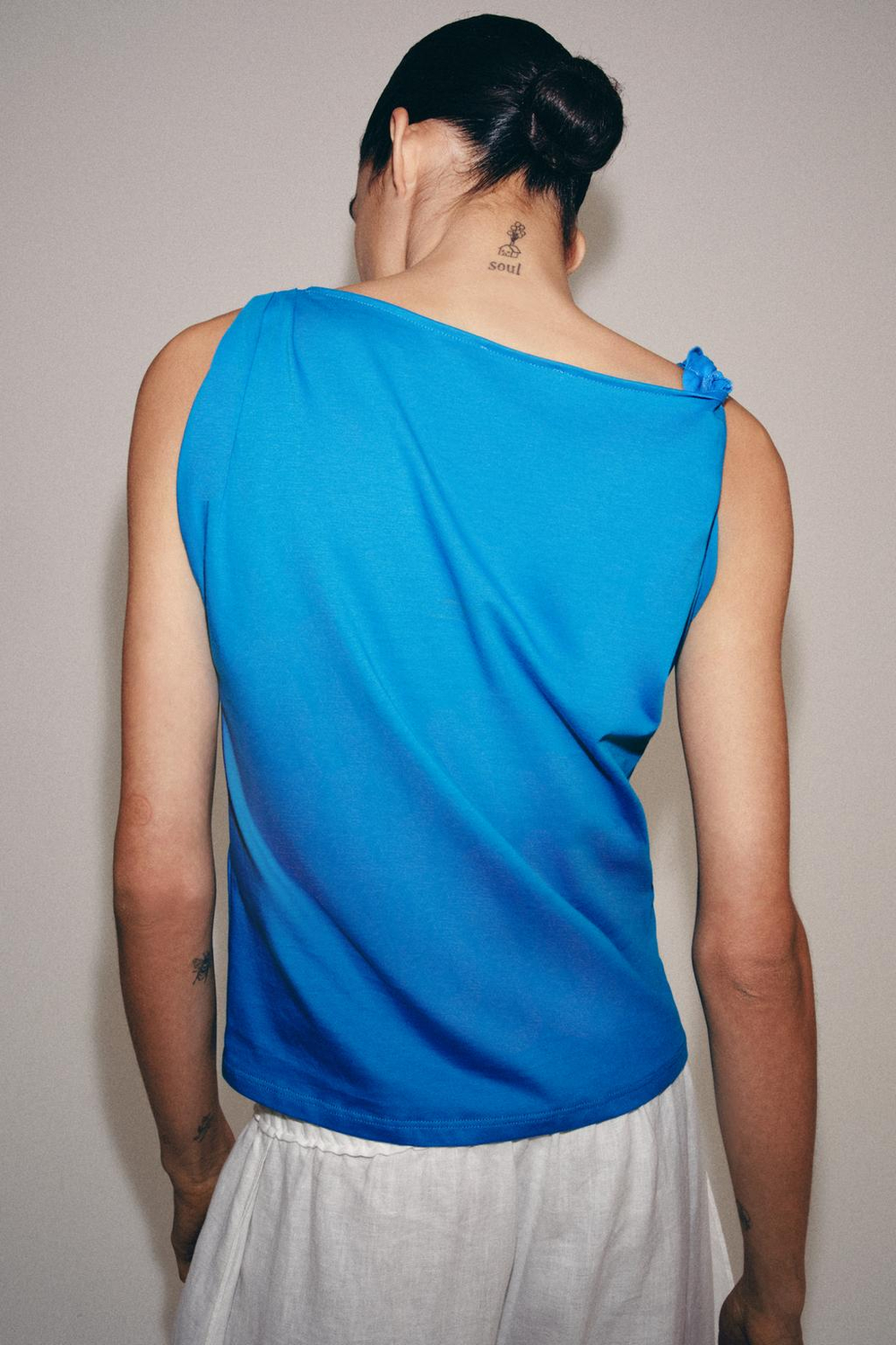 ZARA ФУТБОЛКА С ДРАПИРОВКОЙ БЕЗ РУКАВОВ, СИНИЙ ЭЛЕКТРИК