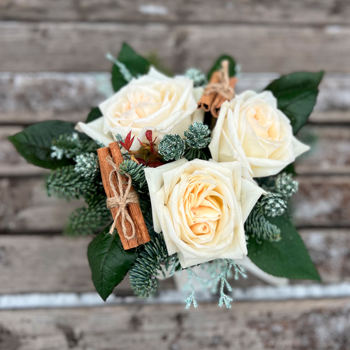 roseBox ❄ Вайт О'Хара — новогодняя композиция романтических ароматных роз