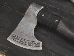 Топор "Время быть сильным", рукоять комель берёзы (морилка)