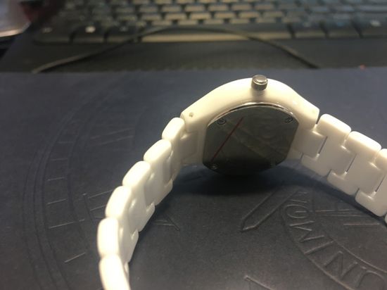 Женские керамические часы из Франции LeVier L 7504 L Wh вид сзади