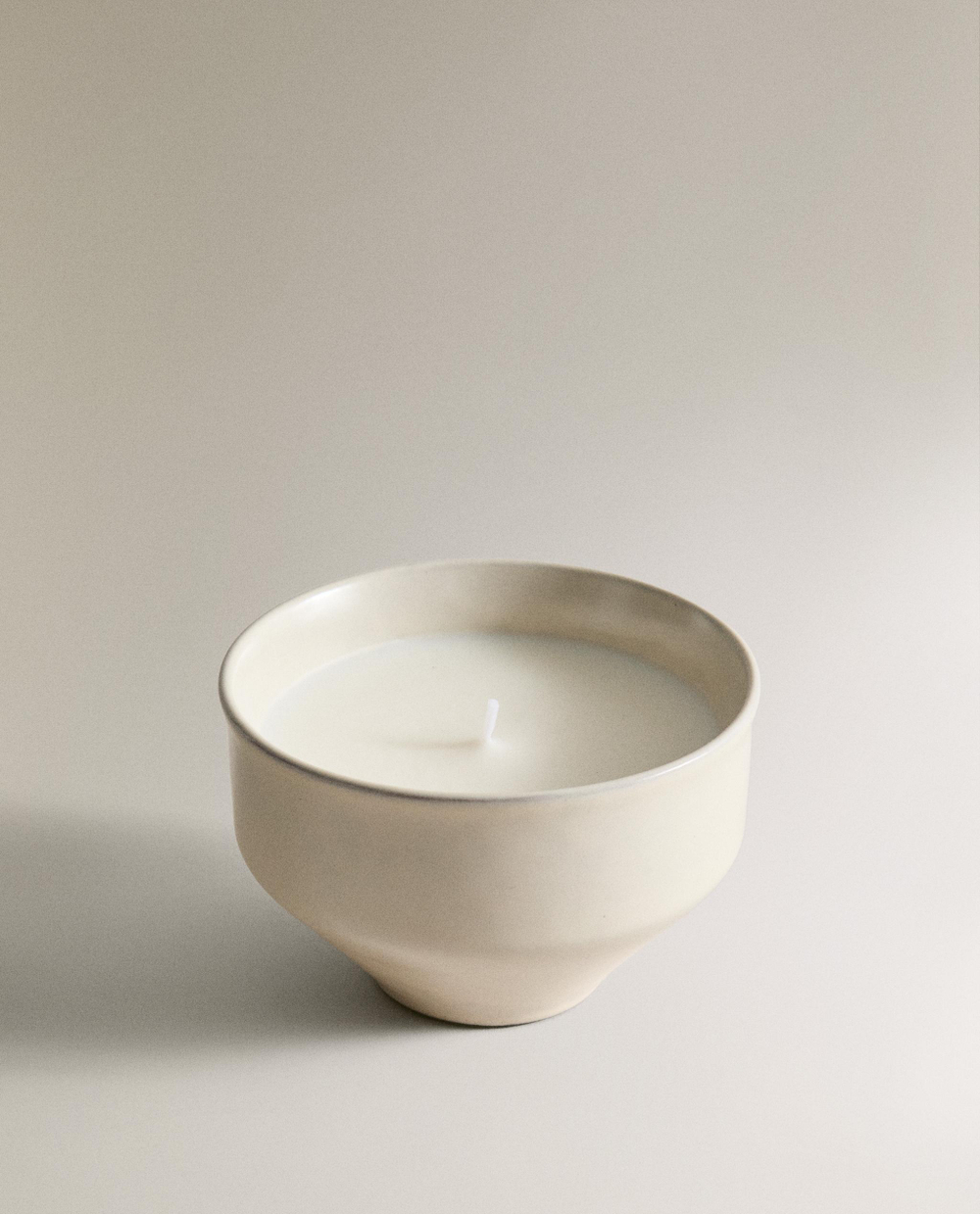 Zara Home Свеча ароматическая Lavender & Orange 230 г, растительный воск, аромат свежий цитрусовый, Горчичный