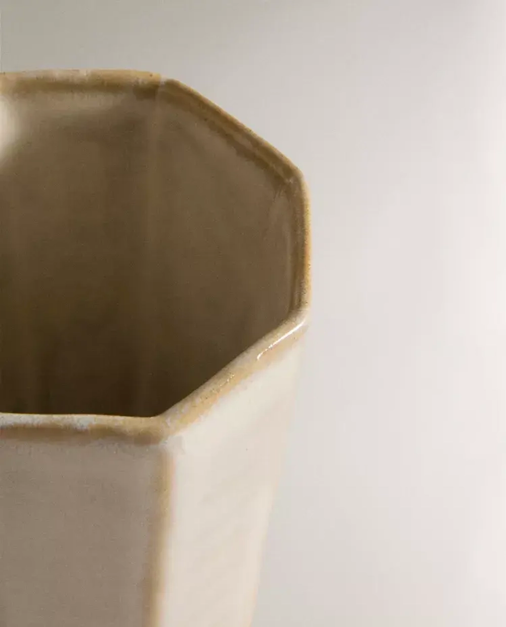 ZARA HOME СТАКАН ДЛЯ ЗУБНЫХ ЩЕТОК В СТИЛЕ РУСТИК, СЕРЫЙ