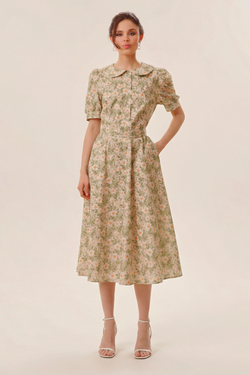 Платье с отложным воротником