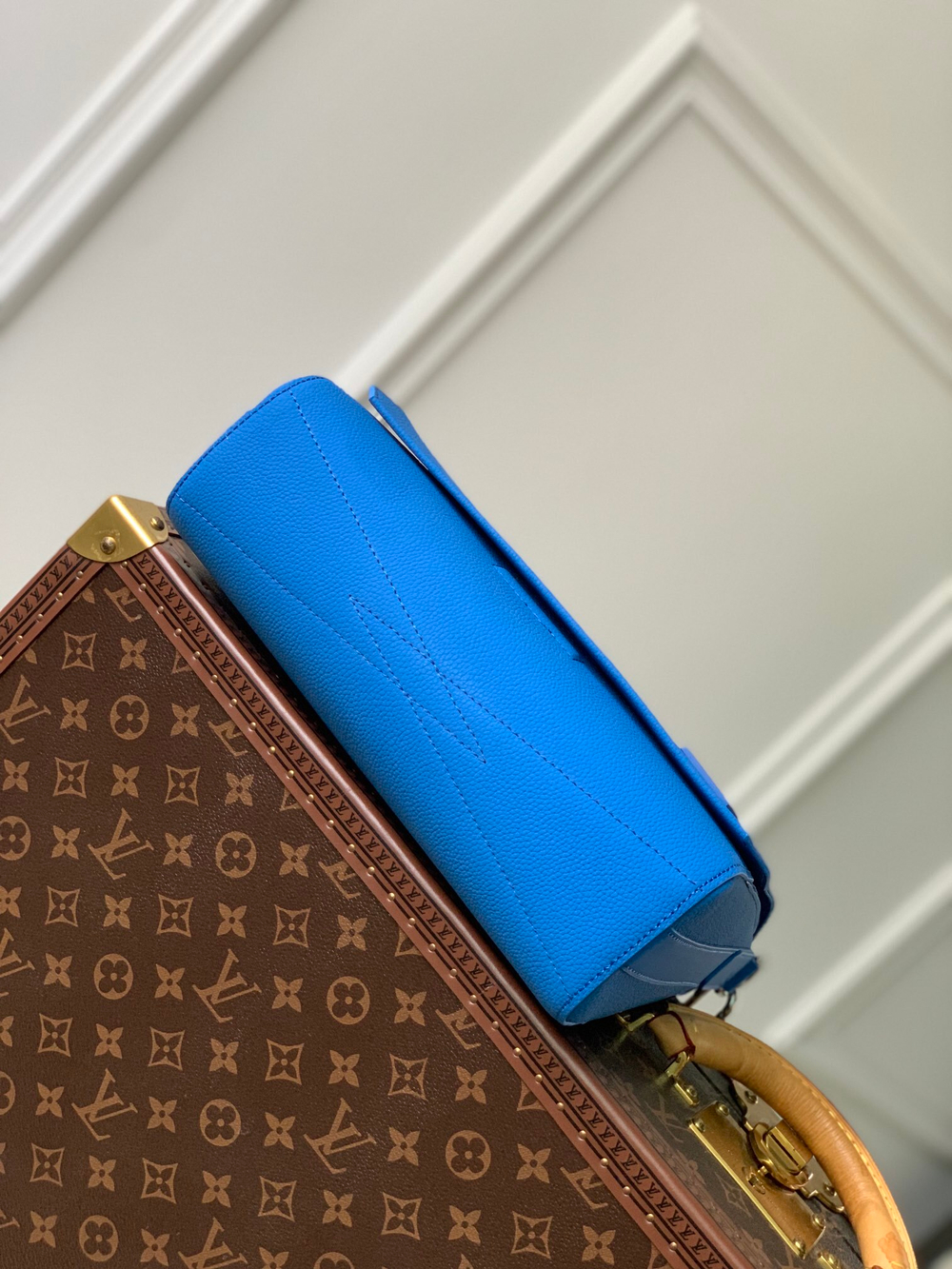 Louis Vuitton Takeoff Messenger