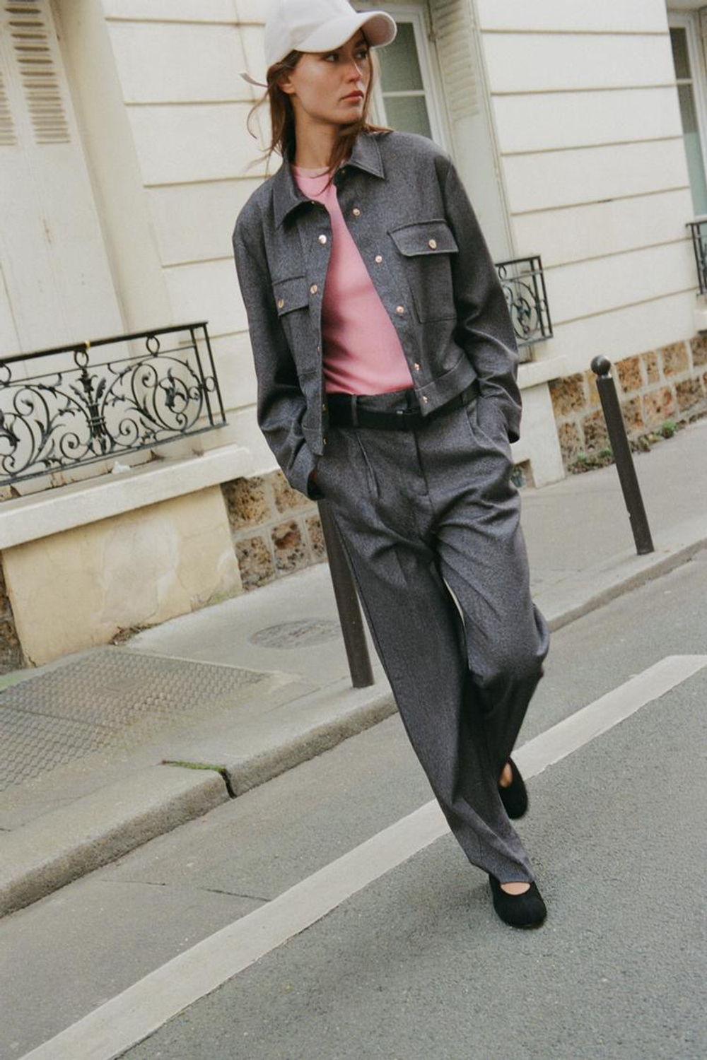 ZARA КУРТКА В ЕЛОЧКУ С КАРМАНАМИ, СЕРЫЙ