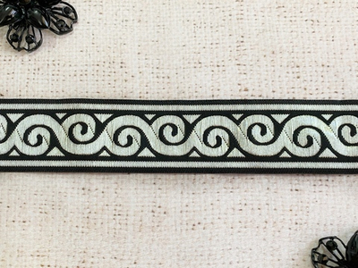 Тесьма жаккард, ш. 3,5 см, чёрный с бежевым