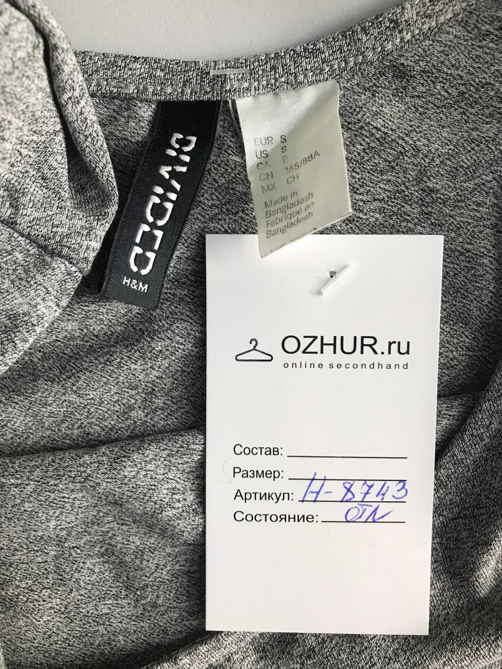 Топ H&M модный с надписью, маркировка S, визуально на 44 размер