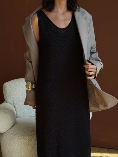 Двухслойное черное вязаное платье-макси