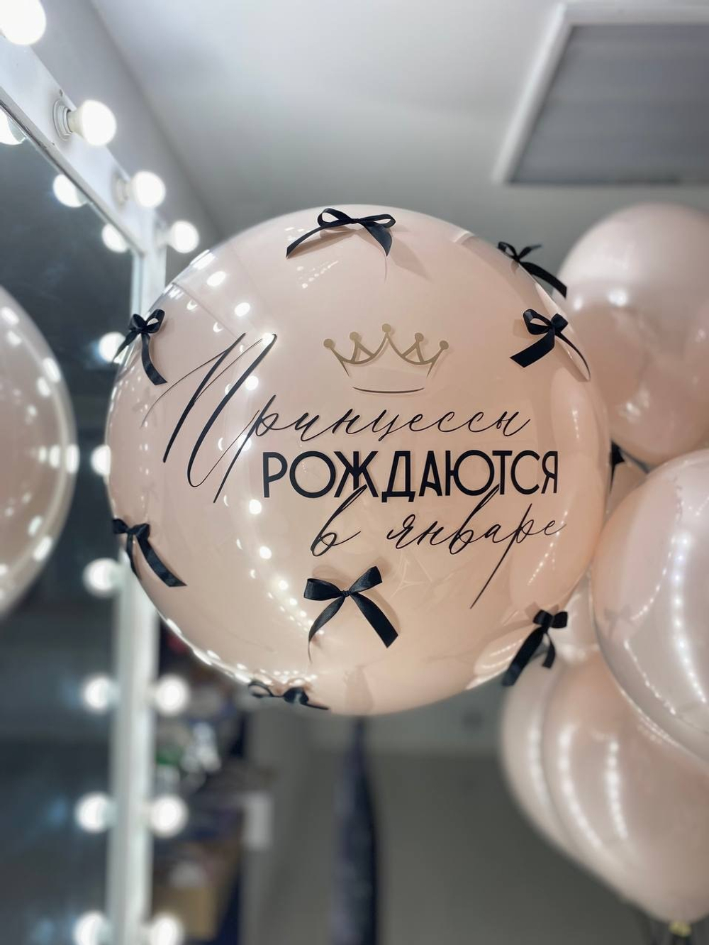 Воздушные шары пудровые с бантиками №2486