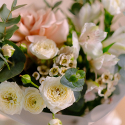 Нежно-кремовый букет с французскими розами #736