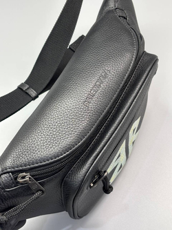 Сумка- слинг Balenciaga