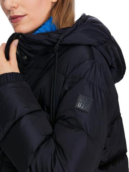 Marc Cain Пуховик стеганый с капюшоном