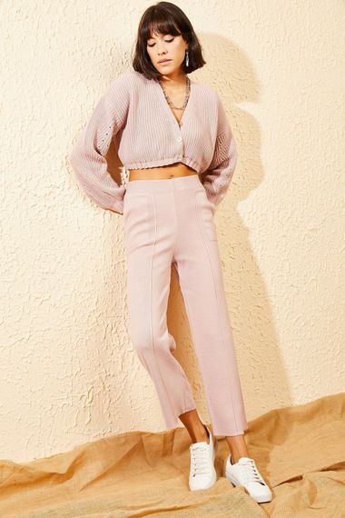 Qadın üçün beli rezinli, cibli, enli ayaqlı pudra rəng şalvar 10121083