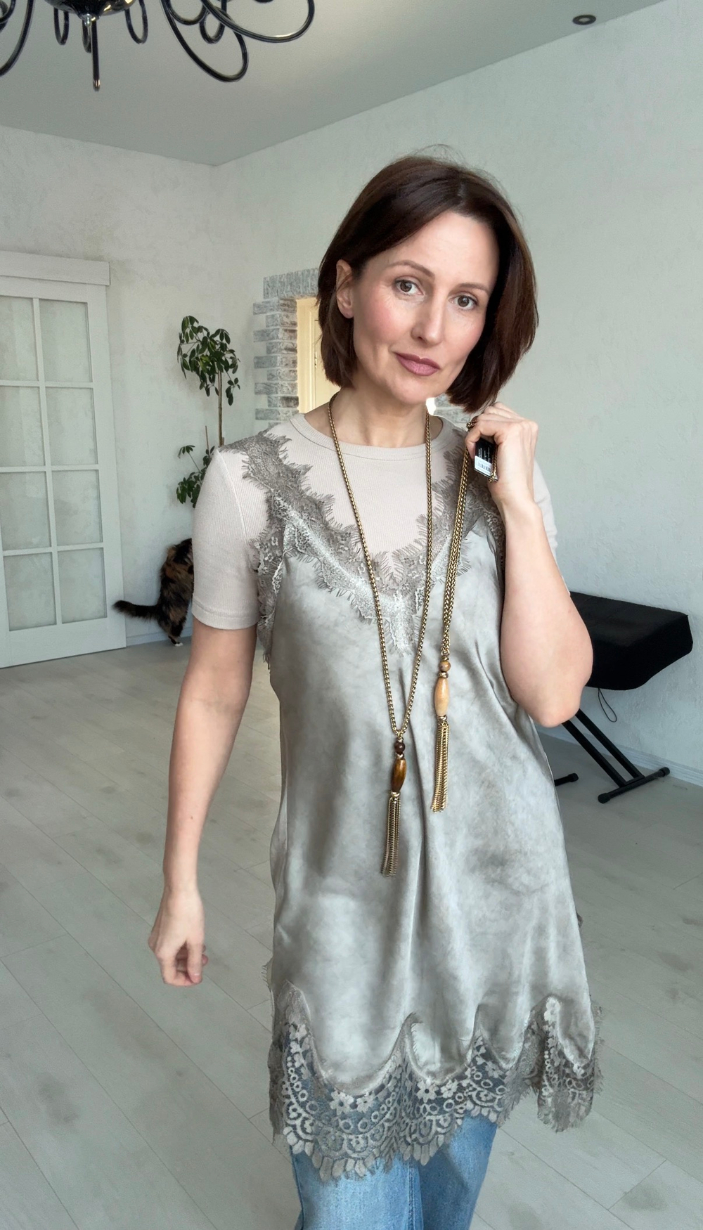 Сотуар с бежевым кораллом и кисточкой, оттенок золото антик