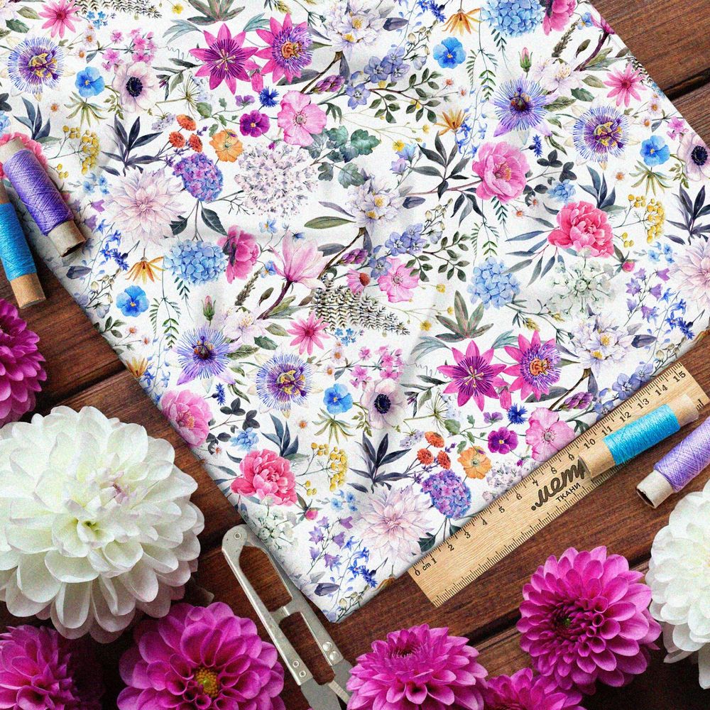 Ткань таффета мелкие полевые цветы на белом фоне