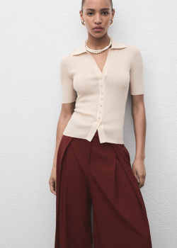 Костюмные брюки с широкими штанинами и защипами