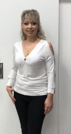 Белый вискозный блузон со стразовым принтом