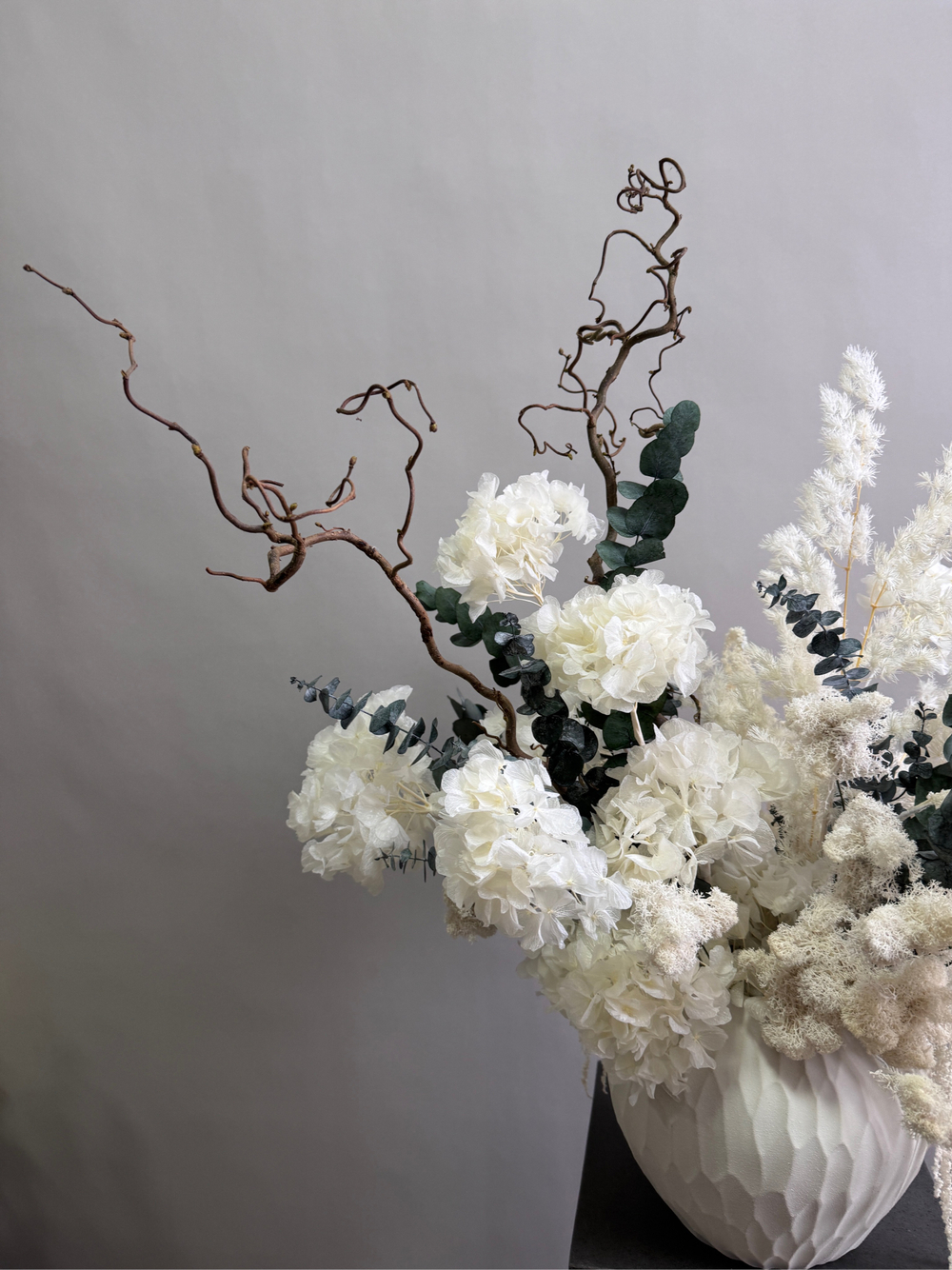 Композиция в кашпо Банксия