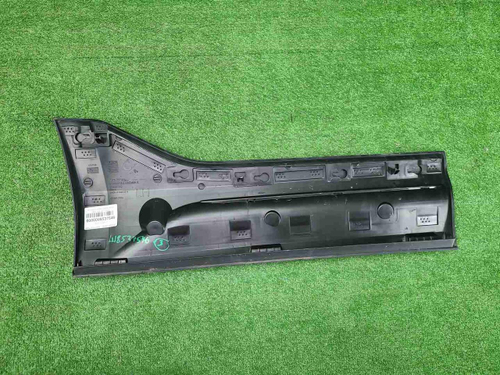 Накладка двери задняя левая Volvo XC40 (2017-н.в.)