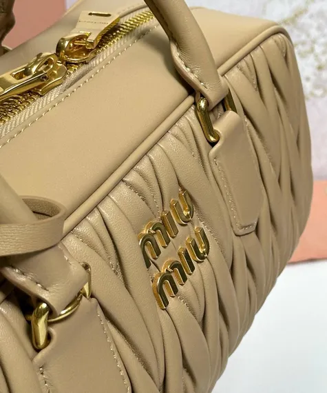 Сумка MIU MIU Arcadie matelassé из кожи наппа, бежевый