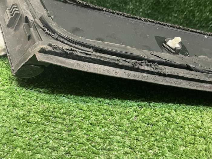 Форточка задняя левая VW Touareg 3 (2018-н.в.)