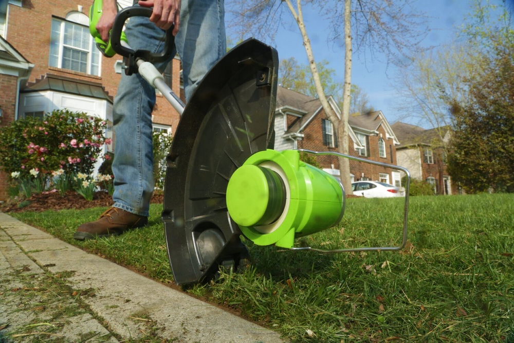 Триммер струнный аккумуляторный GREENWORKS GD40BC, 40В,35см, б/щ, с ножом, с 1АКБ 4Ач и ЗУ  (1301507UB)