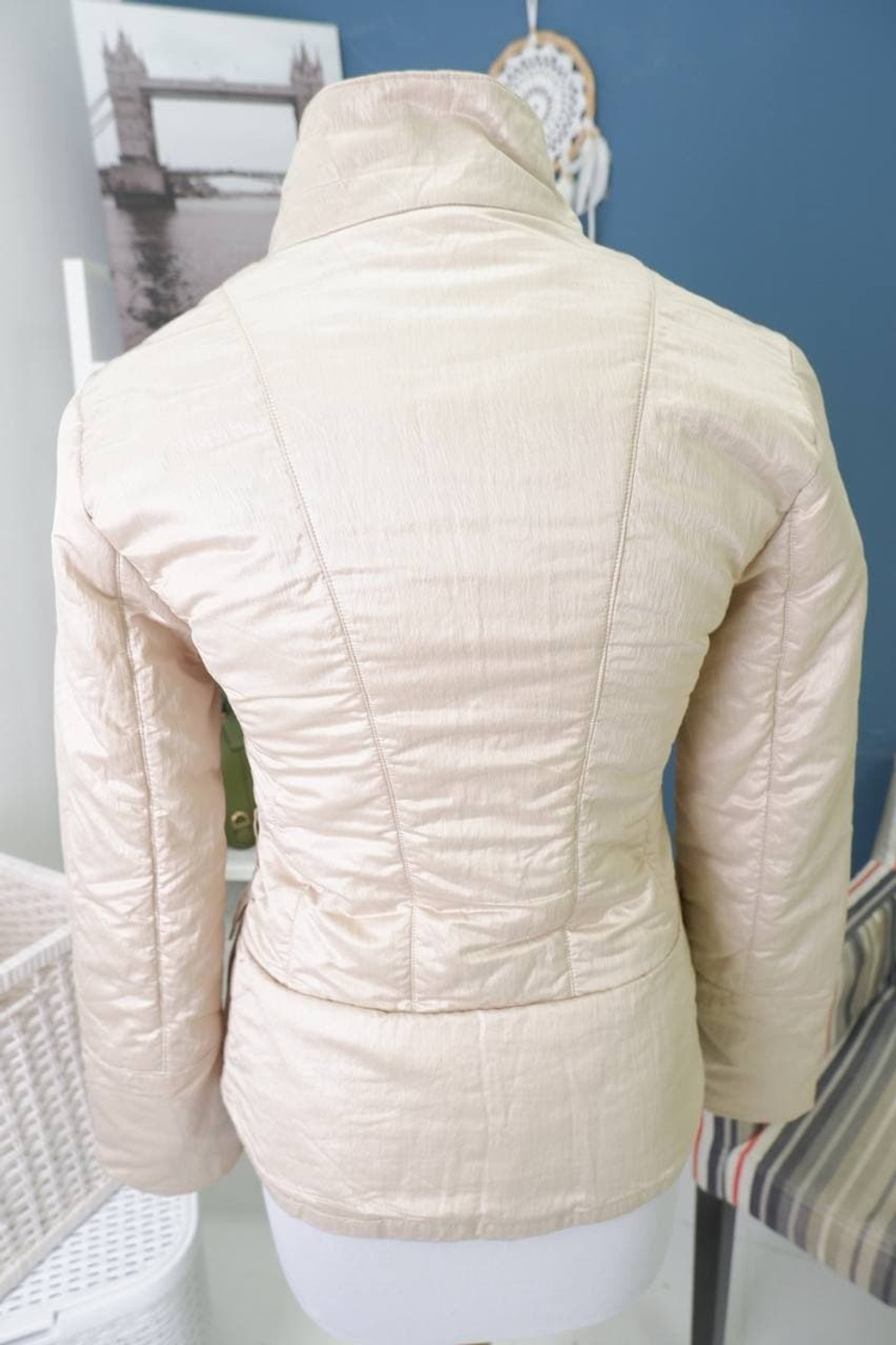 Куртка Snow Famie демисезонная 42 размер, с браком