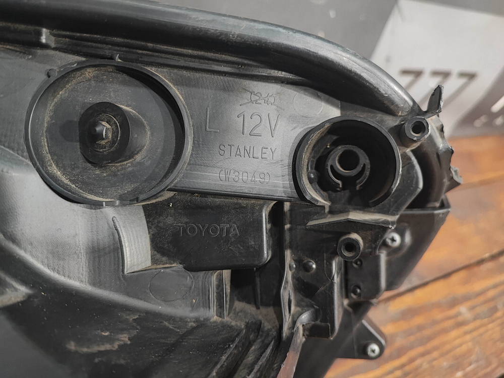 Фара левая Toyota RAV4 IV (XA40) 15-19 Б/У Оригинал 8117042650